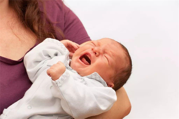 新生儿一天抱多久最合适？长期抱的危害有哪些？(图2)