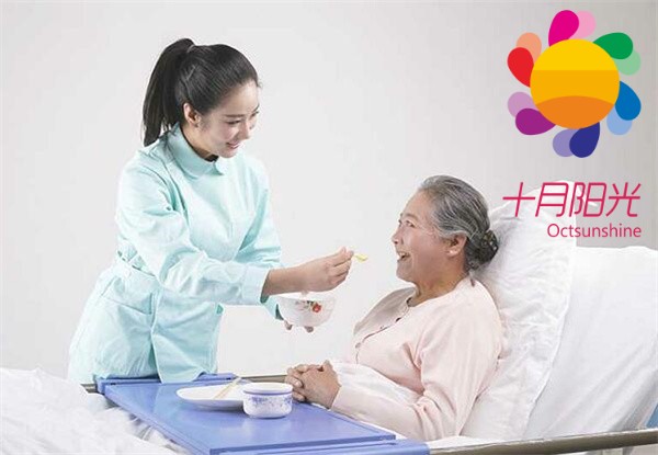 陪伴老人住家保姆费用需要多少？(图1)