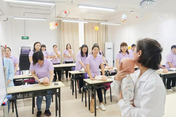 月嫂培训：从新手到专家的蜕变之路(图1)