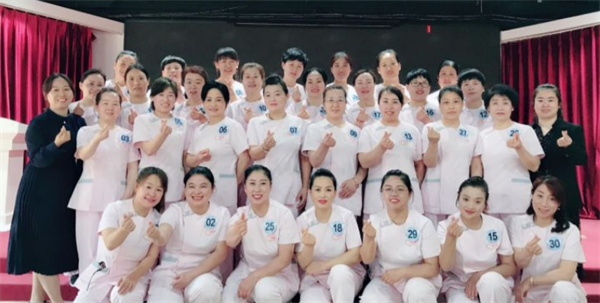 郑州月嫂培训价格大起底:几百块能学到真技术吗?(图2) 郑州月嫂培训价格大起底:几百块能学到真技术吗?(图2)