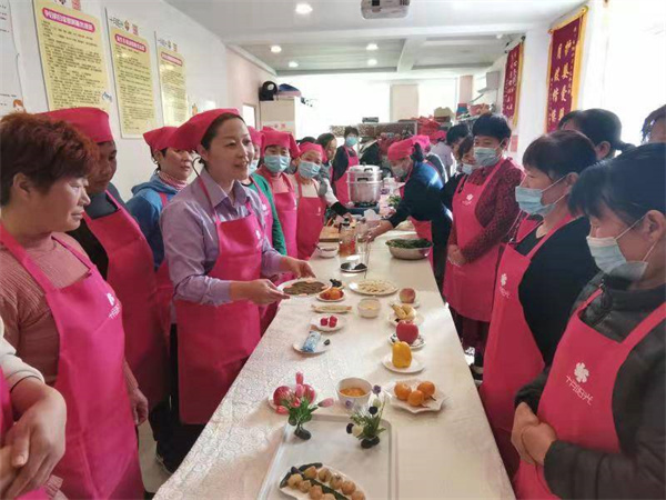 零基础转行月嫂，如何挑选靠谱培训机构？(图2)