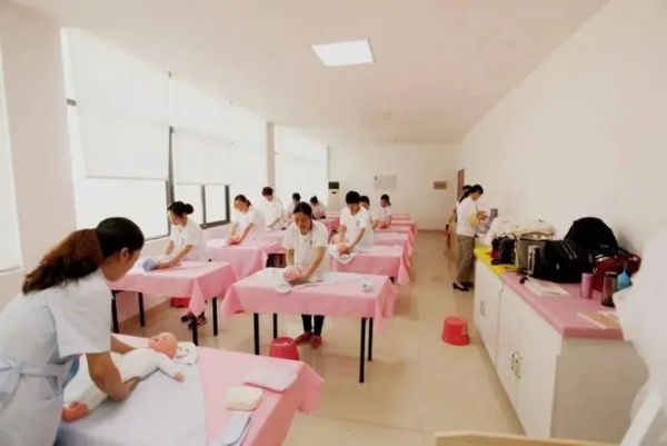 月嫂培训中的心理学应用：如何更好地与母婴沟通(图1)